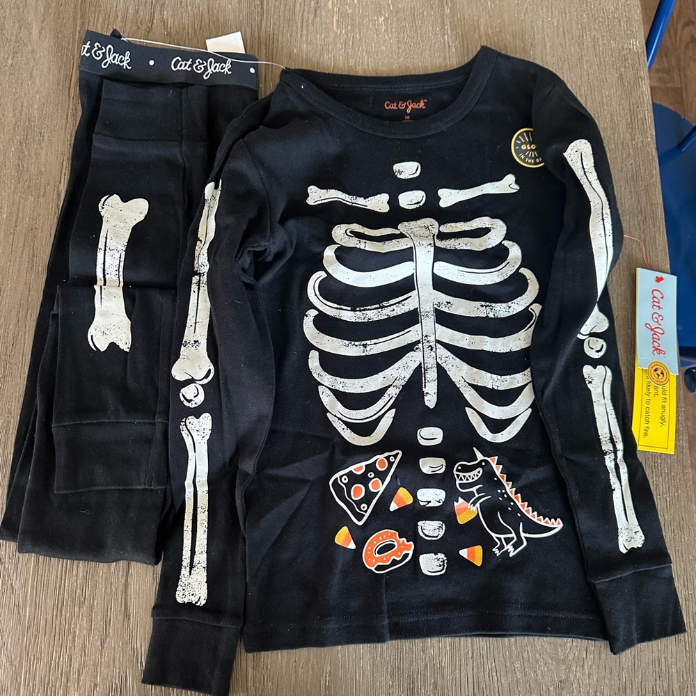 NWT Cat & Jack Halloween Sleepwear set - Size 10 - glow in the dark!